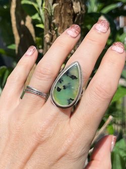 Dendritic Chrysoprase Teardrop Ring with Floral Band