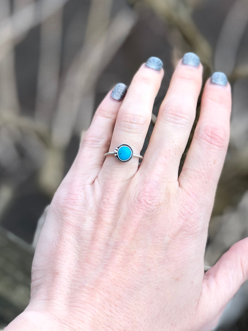 Turquoise Granular Ring With Rope Border