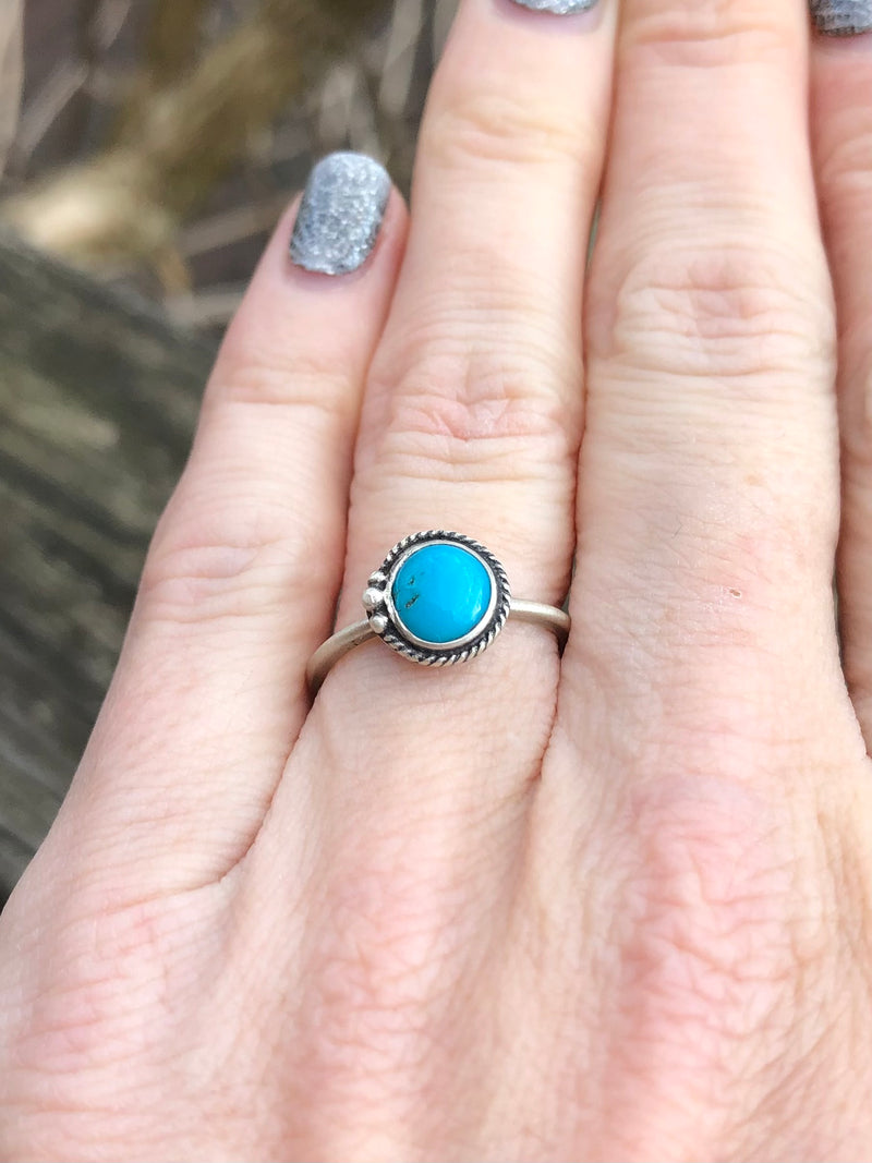 Turquoise Granular Ring With Rope Border