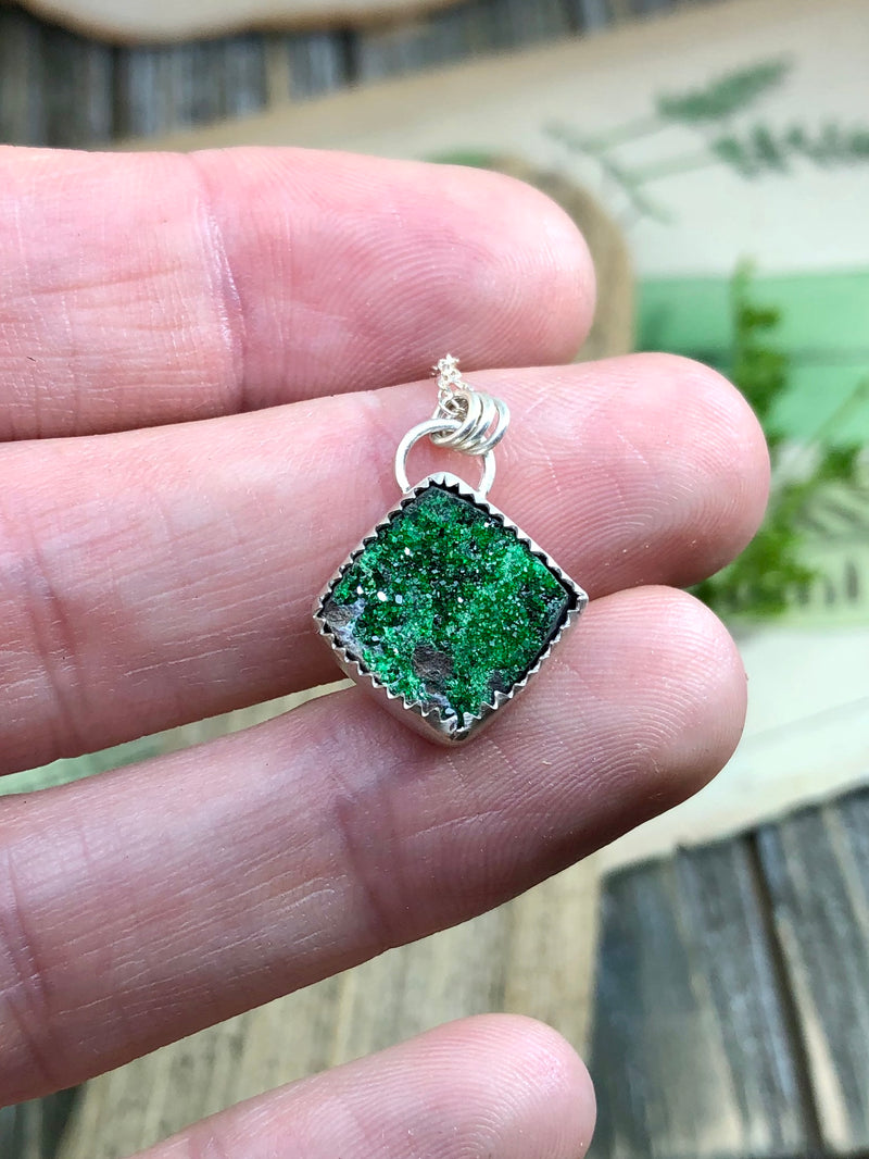 Sparks of Green Necklace